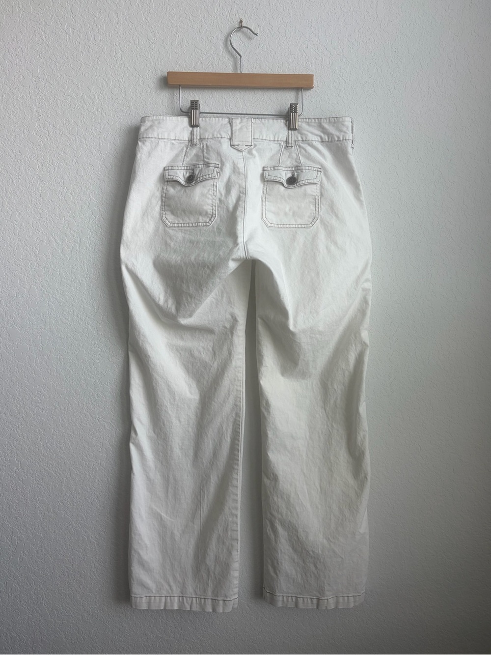 Women’s Y2K inspired White Straight-Leg Jeans - Picture 5 of 7
